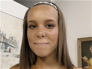 uber-cute teenager Liza Rowe got facial
